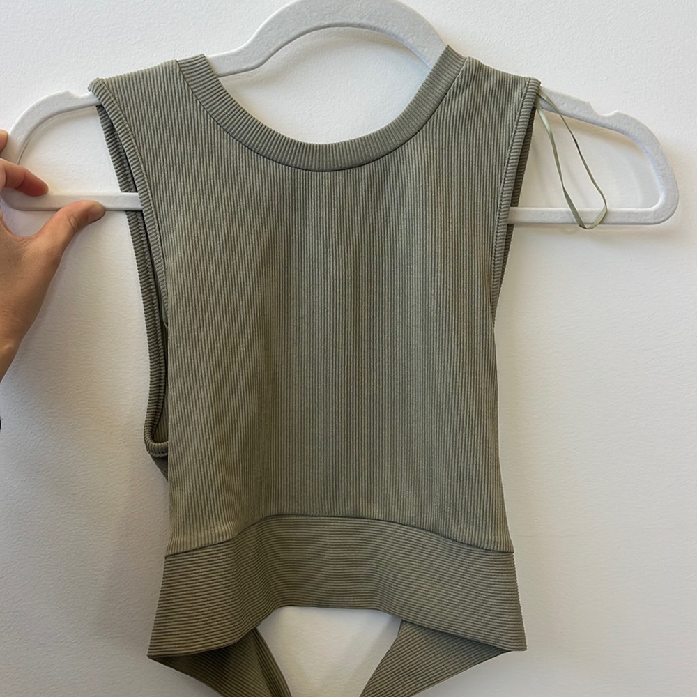 Green cropped top